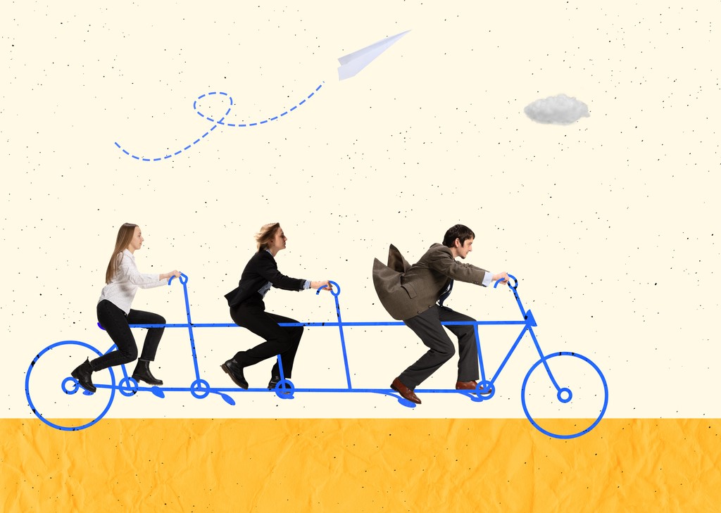 Illustration von drei Menschen die Tandem fahren